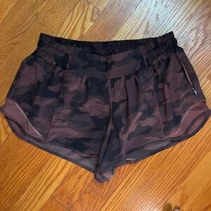 Lululemon Hotty Hot Short, Low rise size 8 in Camo Brown Earth Multi
